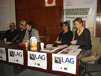 Cliff Southcombe, prevoditeljica, Jasna Petrović, Sonja Vuković i Gordana Stojanović