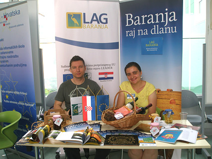 Štand LAG-a Baranja (Manuel Mucak i Aleksandra Dvornić)