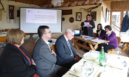 Jadranka Sabljak, Stjepan Ribić, Ivan Doboš (lijevo)