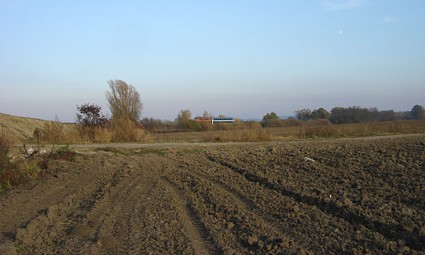Poljoprivredno zemljište u Šumarini, uz željezničku prugu