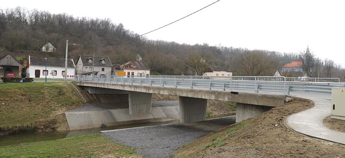 Pogled na most u Dražu nizvodno