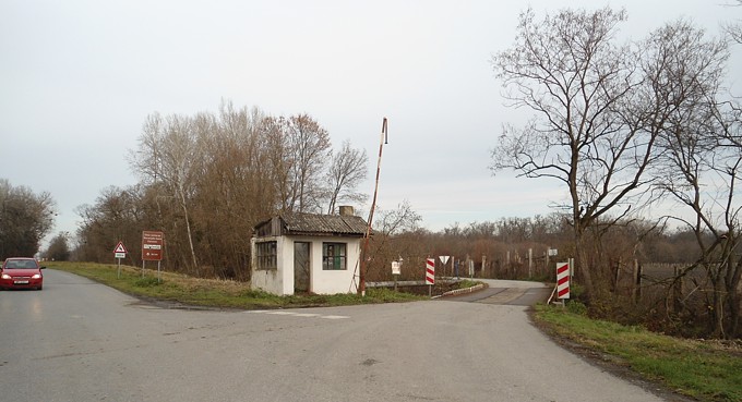 Skretanje prema Dvorcu Tikveš, pustari Tikveš te Zlatnoj Gredi