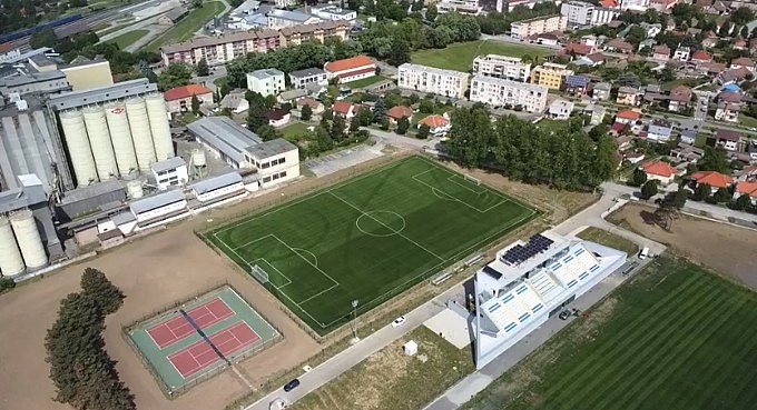 Pogled iz zraka na Gradski stadion u Belom Manastiru